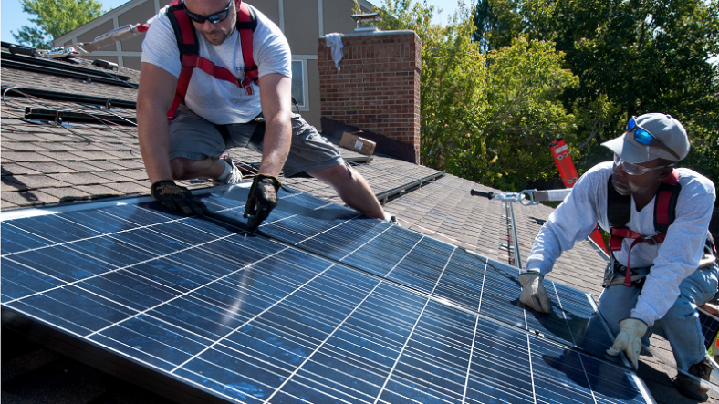 9 Powerful Facts About 260,077 American Solar Industry Jobs